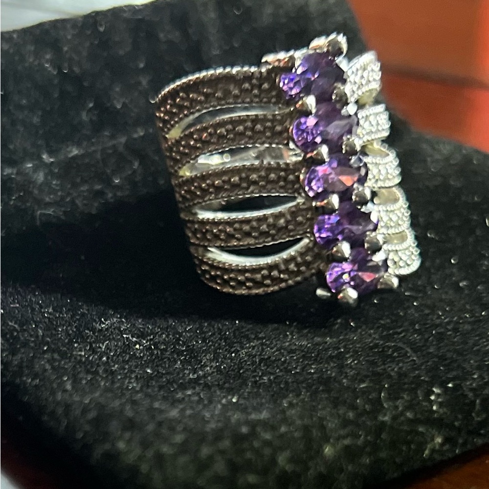 Gorgeous sterling silver ring